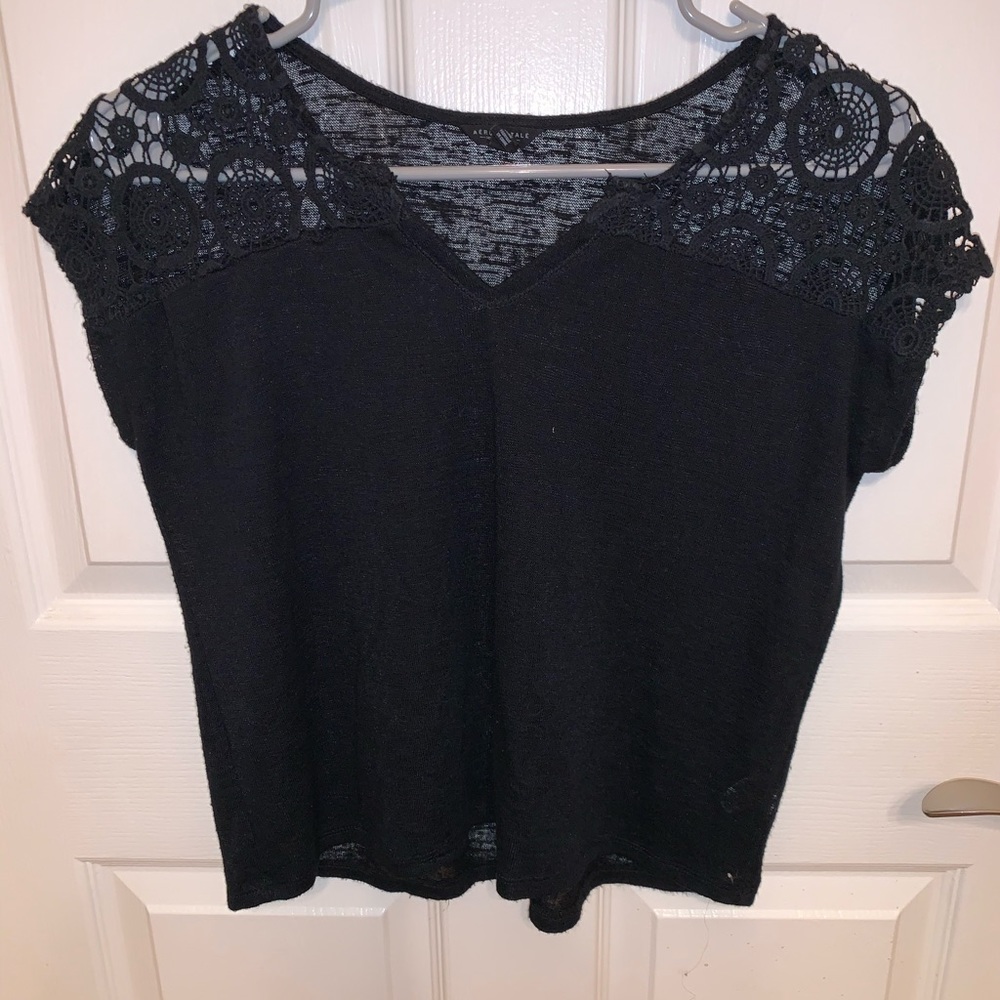 🌸🌸Black design t-shirt